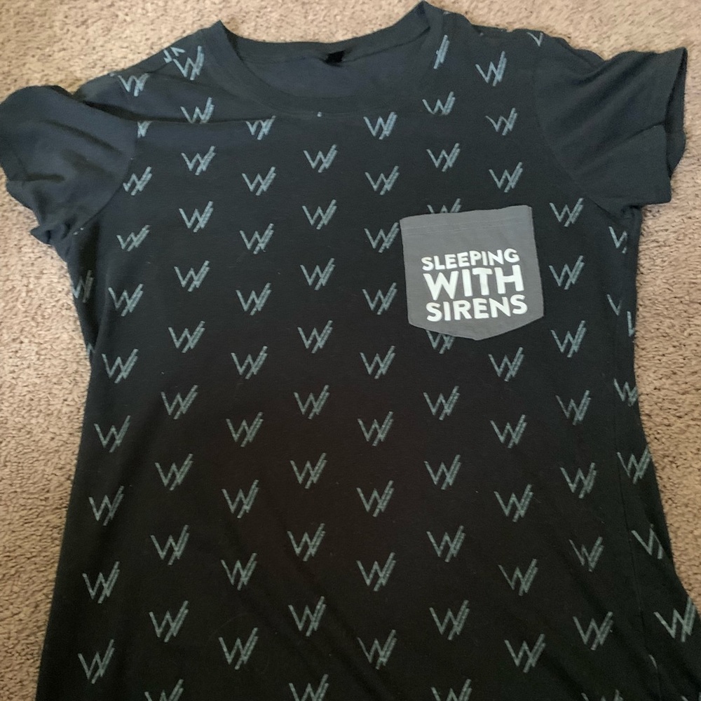 sleeping with sirens band shirt